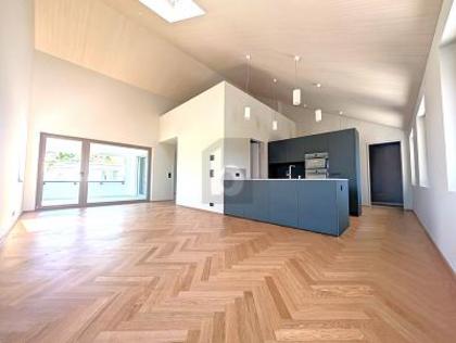 Dachgeschosswohnung in 8712 Stäfa
