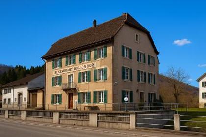 Geschäftshaus in 2952 Cornol
