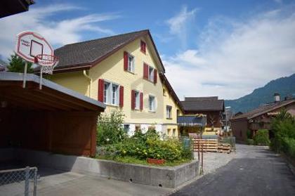 Mehrfamilienhaus in 8867 Niederurnen