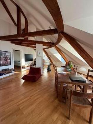 Dachgeschosswohnung in 1004 Lausanne