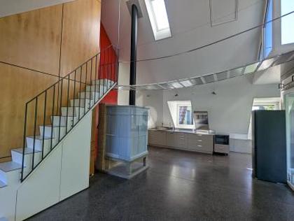 Dachgeschosswohnung in 8047 Zürich