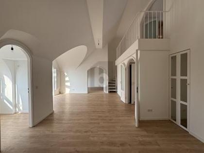 Dachgeschosswohnung in 80802 München