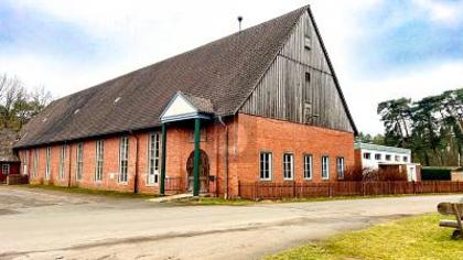 Halle in 31618 Liebenau