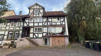 Mehrfamilienhaus in 34298 Helsa