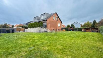 Zweifamilienhaus in 30826 Garbsen