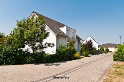 Zweifamilienhaus in 24787 Fockbek
