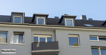 Dachgeschosswohnung in 47169 Duisburg