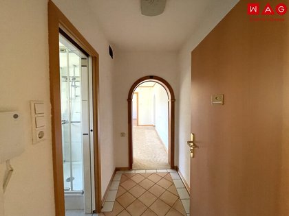 Wohnung in 3160 Traisen, - Einkaufsmöglichkeiten (Gratisbus 2mal pro Woche ins Zentrum) - Arzt - Schule, Kindergarten, Cafe, Bank, Spielplatz, Bushaltestelle - Sehr ruhige und geschützte Lage in kleiner Siedlung - vi