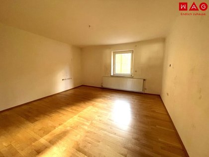 Wohnung in 3160 Traisen, - Einkaufsmöglichkeiten (Gratisbus 2mal pro Woche ins Zentrum) - Arzt - Schule, Kindergarten, Cafe, Bank, Spielplatz, Bushaltestelle - Sehr ruhige und geschützte Lage in kleiner Siedlung - vi