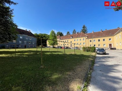 Wohnung in 3160 Traisen, - Einkaufsmöglichkeiten (Gratisbus 2mal pro Woche ins Zentrum) - Arzt - Schule, Kindergarten, Cafe, Bank, Spielplatz, Bushaltestelle - Sehr ruhige und geschützte Lage in kleiner Siedlung - vi