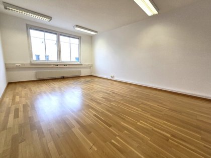 Büro / Praxis in 1230 Wien, Triester Straße, Altmannsdorfer Straße, Inzersdorf, Vösendorf, Badnerbahn, Autobuslinie 13A, Südautobahn, Tangente