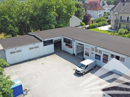 Lager in 4030 Linz, Straßenbahnhaltestelle, Autobahn